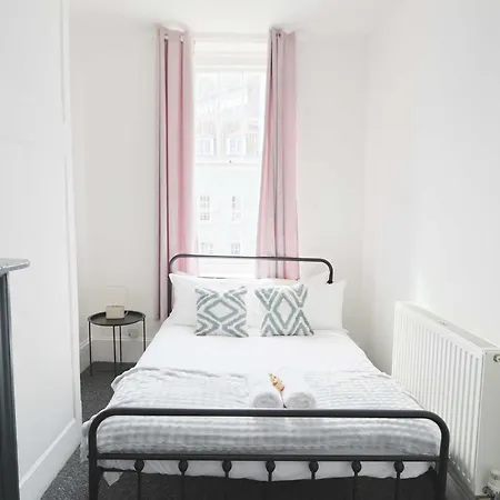 Lovely Two Bedroom Flat In St Michael's Hill *