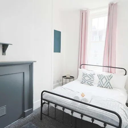 Lovely Two Bedroom Flat In St Michael's Hill