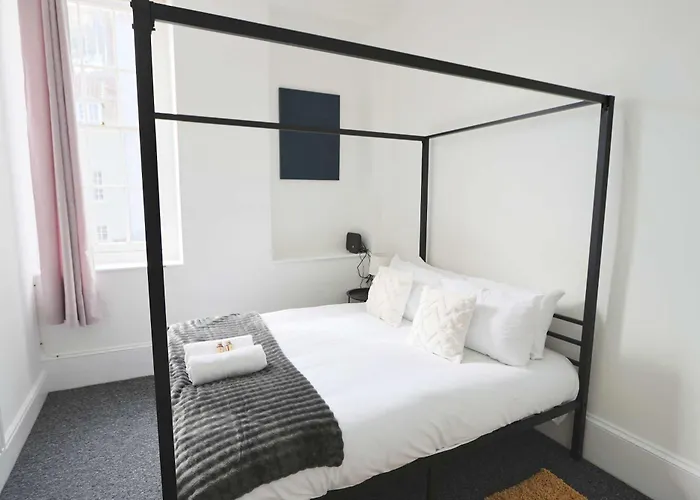 Apartament Lovely Two Bedroom Flat In St Michael's Hill *