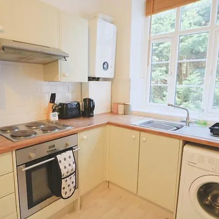 Lovely Two Bedroom Flat In St Michael's Hill Apartment