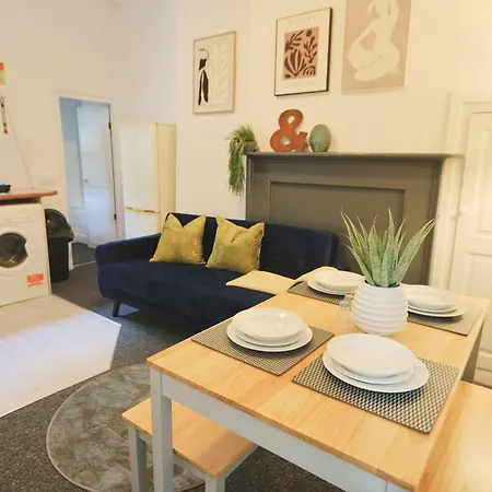 Lovely Two Bedroom Flat In St Michael's Hill