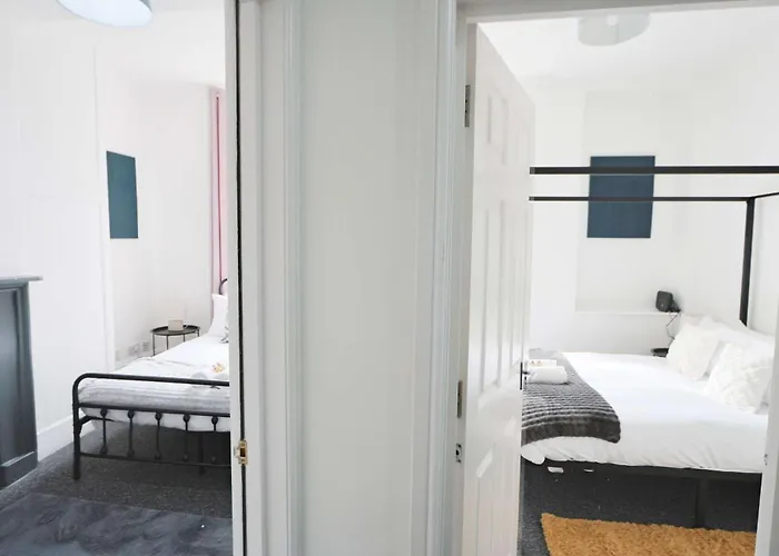 Lovely Two Bedroom Flat In St Michael's Hill