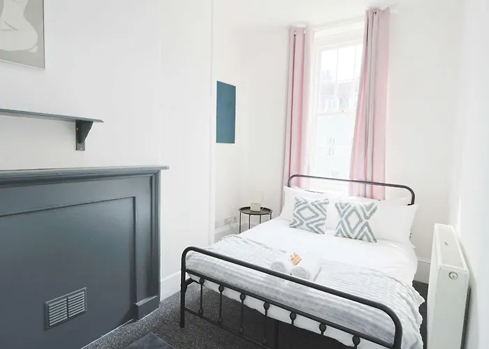 Lovely Two Bedroom Flat In St Michael's Hill